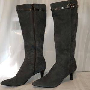 Gorgeous suede boots